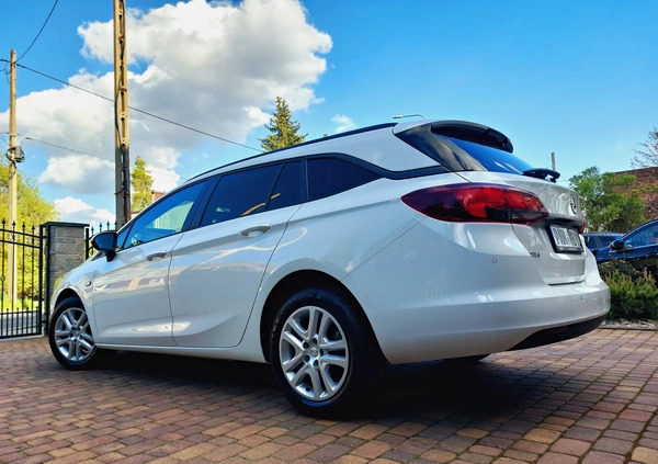 Opel Astra cena 35900 przebieg: 197000, rok produkcji 2017 z Zawiercie małe 667